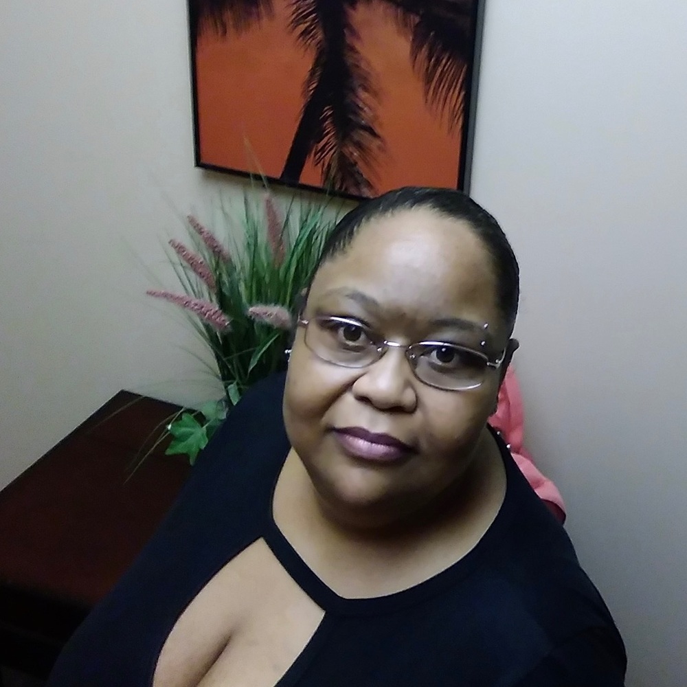 Meet your Posher, Adwoana